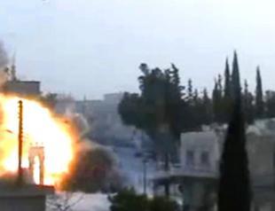 Syrian tanks pound province near Turkey: activists