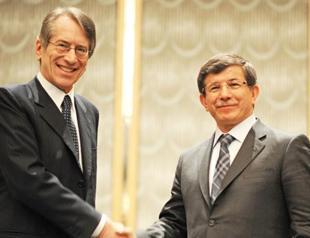 Turkish foreign minister recalls Srebrenica crimes for Syria killings