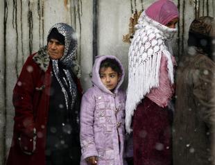 Syria bombs key refugee bridge: NGO