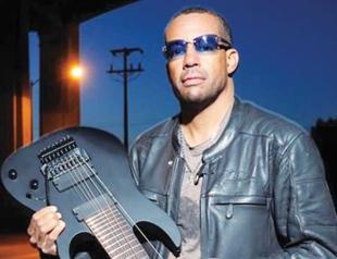 Famous guitar virtuoso live at club Roxy