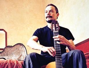 Two guitarists on İzmir stage