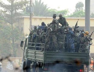 Mali soldiers claim to oust regime in coup