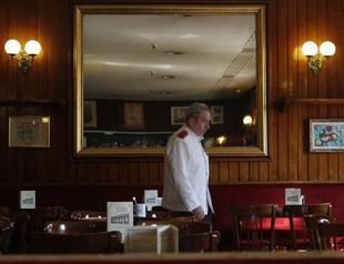 Madrids famed Cafe Gijon fights for terrace rights