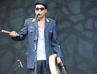 Can Bonomo takes stage in Bursa