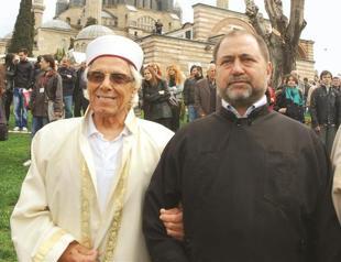Turkish governor keeps priest out of VIP section during rally