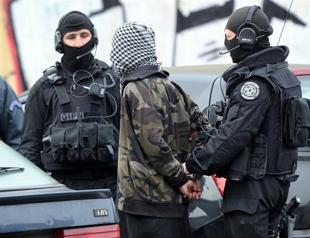 France arrests 10 in new raids on Islamists: source