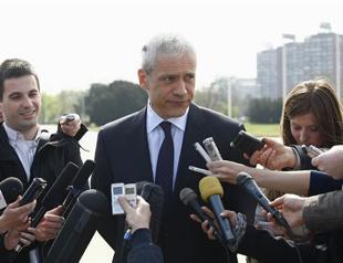 Serbian President resigns to allow early vote