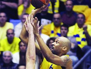 Pana, Maccabi battle for final ticket to Istanbul