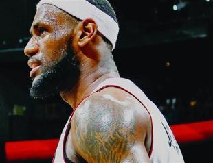 James pours 41 points as Miami wins playoff berth