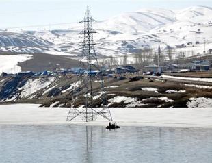 Workers die despite long efforts to cling onto life