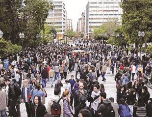 Greek retiree’s suicide symbol against austerity