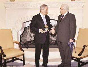 ‘Problem-free Cyprus attractive to investors’