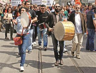 Actors gather to protest new theater regulations