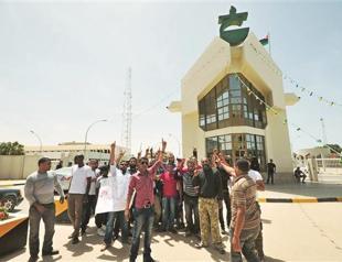 Libyan youth protest energy firm for jobs