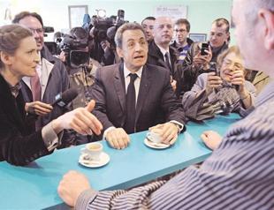 French candidates in battle for far-right votes