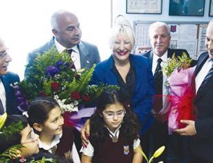 Red Crescent chairman visits Armenian school