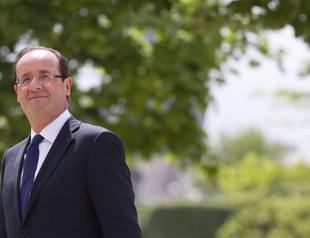 Hollande sworn in as French president amid euro turmoil