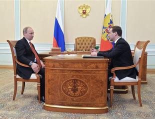 Medvedev presents reshuffle plan to Putin