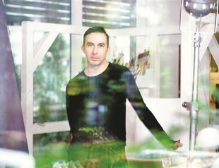 A story of finding identity and success in the art world