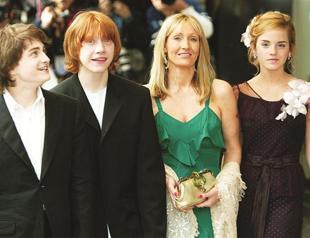 Rowling writing Harry Potter encyclopedia