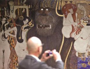 UK’s Frieze art fair opens in New York