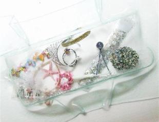 Glass ‘boats’ to cross the Bosphorus in new project