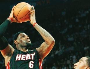 Heat close strong to push Knicks to brink