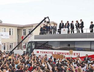 Your victory is near, PM tells Syrians in Turkey