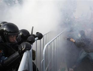 Putin returns to Kremlin under protest shadow