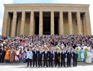 Flag incident mars Youth Week celebrations for Greek students