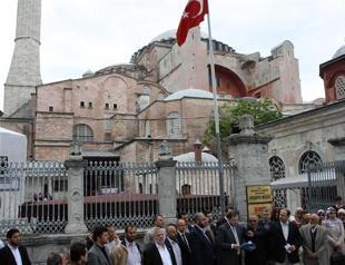 Friday prayers will be held at Hagia Sophia: conservative group