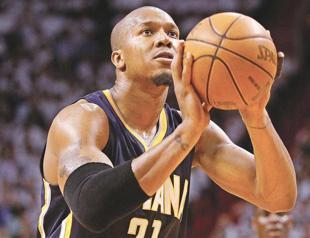 Pacers level East series with Heat