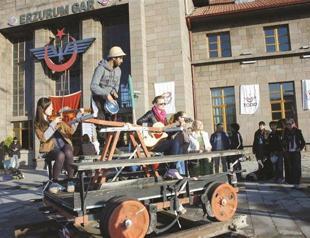 ‘Singing on a Train’ project takes to rails