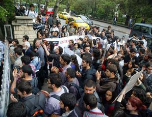 Hundreds protest anti-evolution meet in Turkey