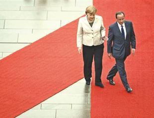 Hollande and Merkel comfort debt ridden EU