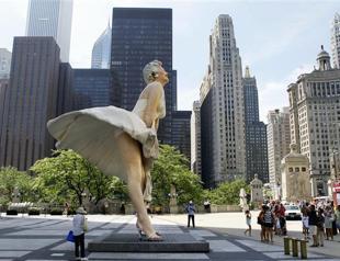 Huge Marilyn Monroe statue arrives in Palm Springs