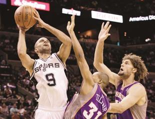 Duncan helps Spurs win Southwest title