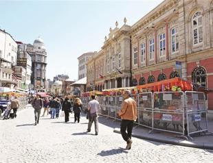 James Bond Istanbul filming begins with damage to historical building