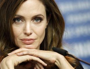 Actress Angelina Jolie named UN refugee envoy