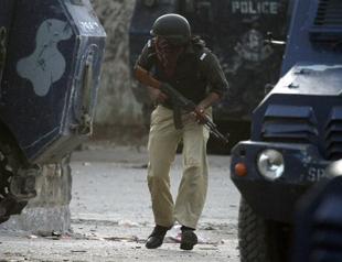 Teenage suicide bomber kills 20 in Pakistan