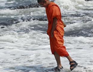 Gambling, drinking Buddhist monks quit after party footage