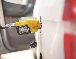 Current account deficit sinks by 36 pct in March