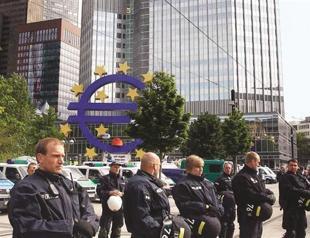 Euro hits two-year low on talks of Greek exit