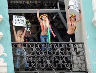 Ukraines Femen storms cathedral in abortion protest
