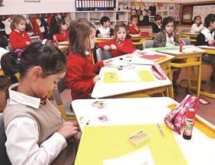 Headscarves to be allowed in elective classes in Turkey, minister says