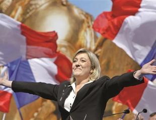 Le Pen endorses neither Sarkozy nor Hollande