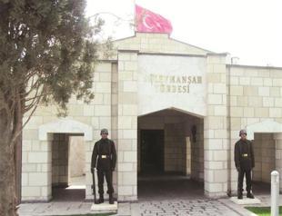 Turkish soldiers still guard the tomb