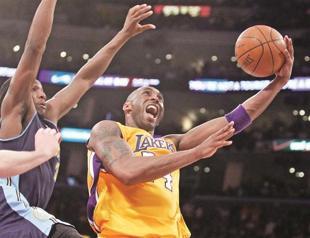 Bryant haul helps Lakers hold off Denver rally