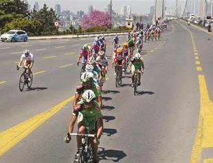 Cyclists fined for illegal crossing of Bosphorus