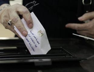 Egyptians vote for Mubarak successor in historic poll